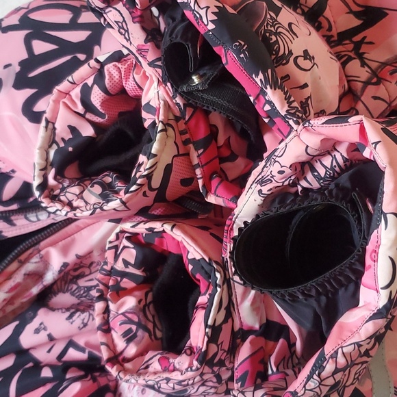 Pilguni girls pink and black snowsuit and gloves. - Picture 5 of 16